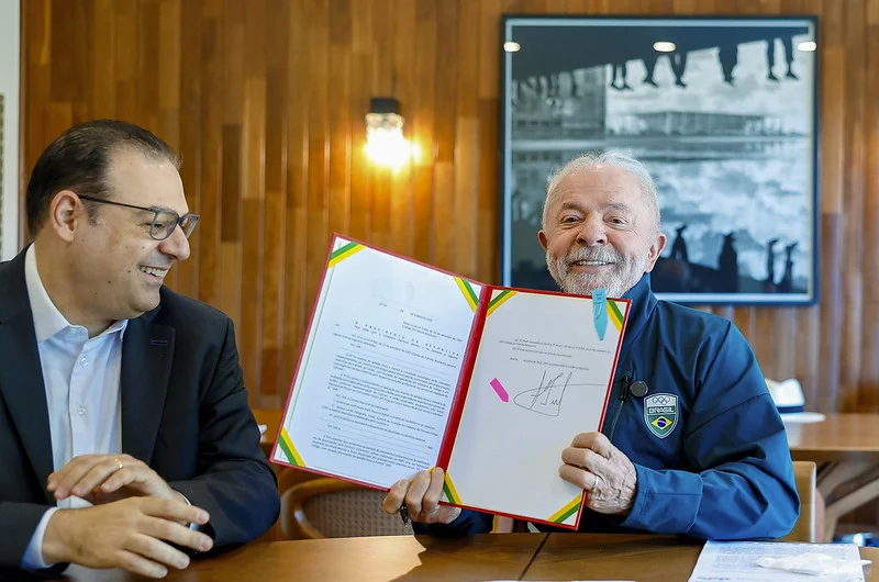 Lula sanciona lei que garante renovação automática da CNH