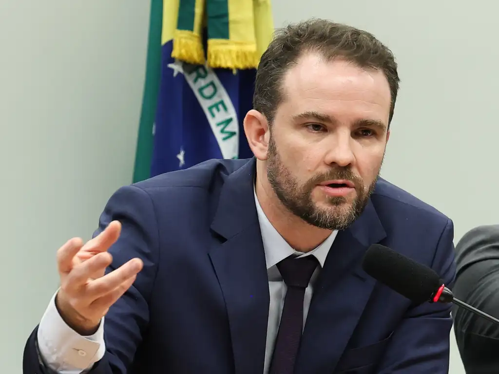 Mais de 6 milhões de pessoas já renegociaram dívidas no Novo Desenrola, diz Durigan
