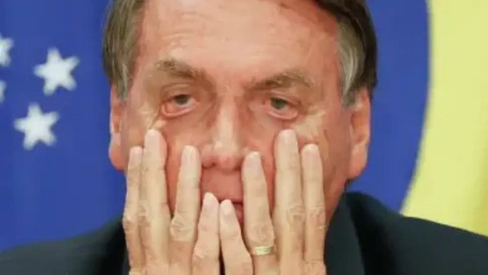 Moraes aponta falta grave por arma de Bolsonaro e cita perda da domiciliar