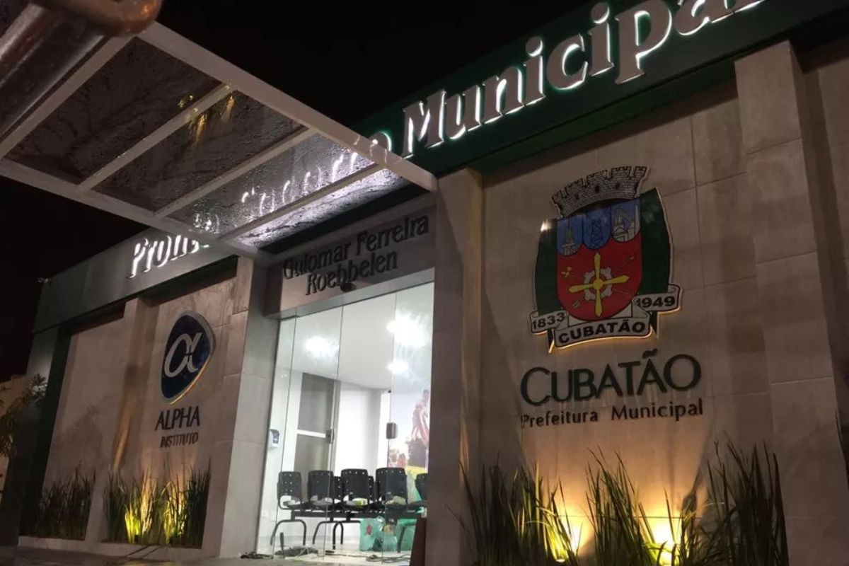 Mulher é presa após tentar matar a ex-companheira com golpes de faca