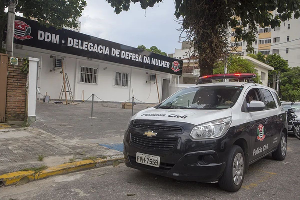 Mulher escapa de imóvel após ser mantida em cárcere pelo namorado