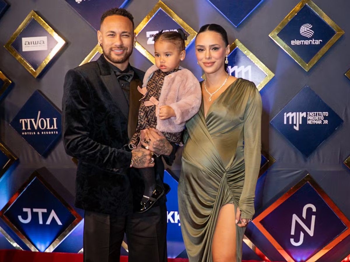 Neymar realiza leilão solidário após a Copa com itens raros, experiências e show de Thiaguinho