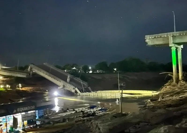 Ponte inaugurada há dois anos que custou R$ 36 milhões desaba sobre rio no Acre; veja