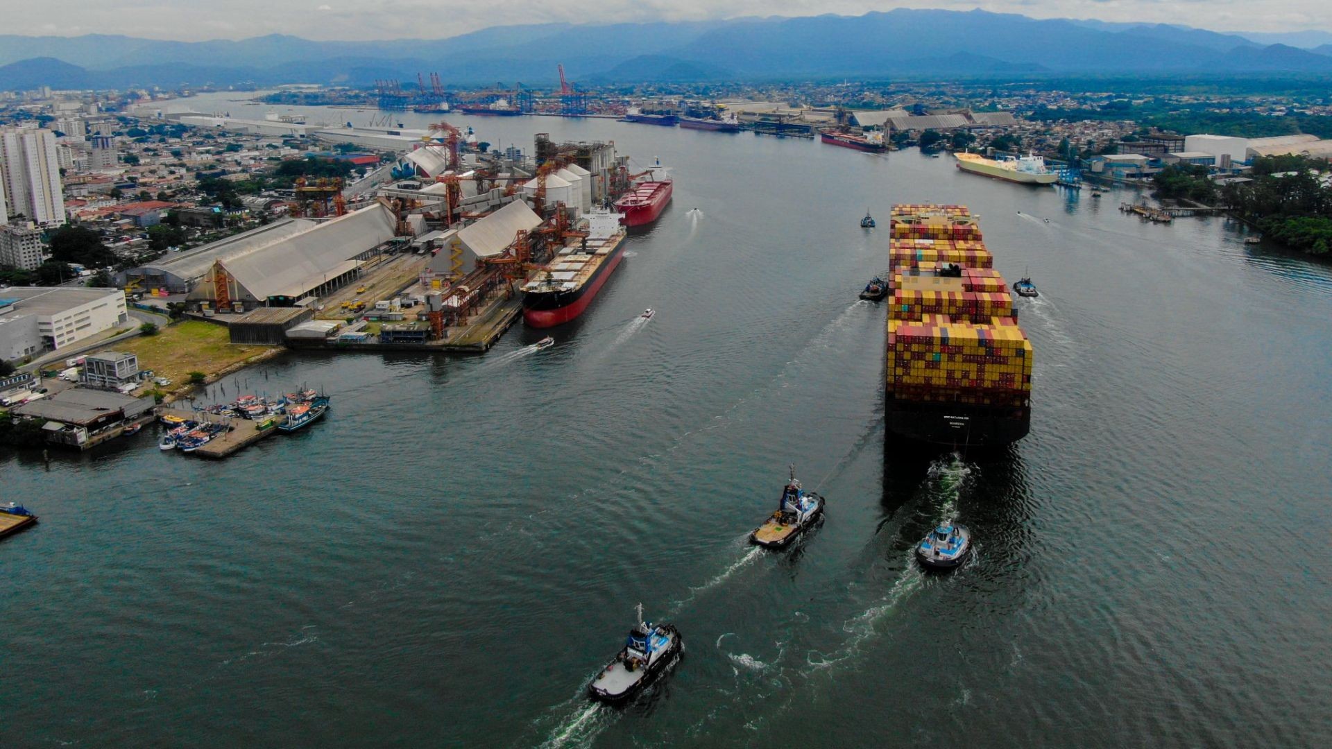 Porto de Santos terá dragagem para 16 metros de profundidade