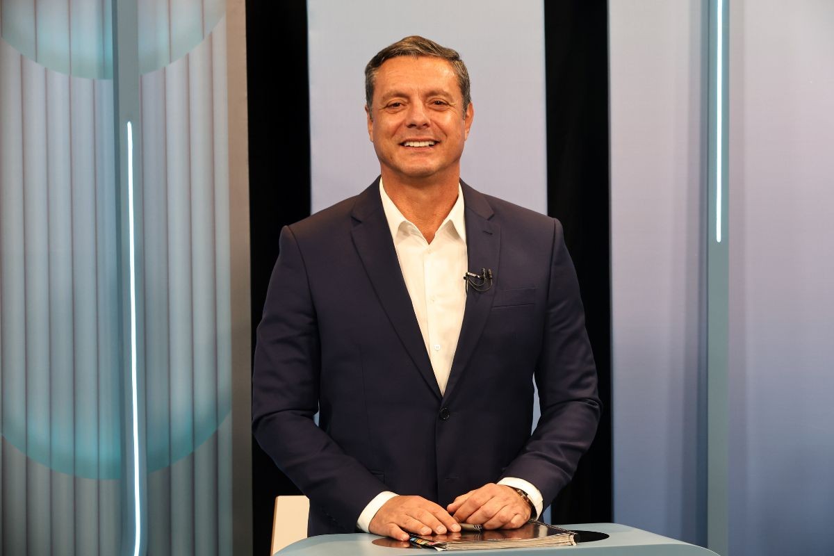 Prefeito de Santos, SP, seguirá afastado até agosto para tratar câncer