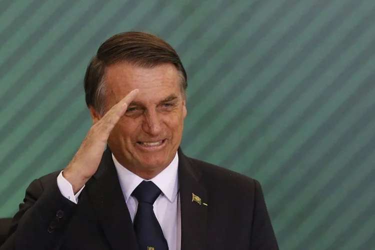 STM rejeita Bolsonaro e mantém ministro em caso de patente