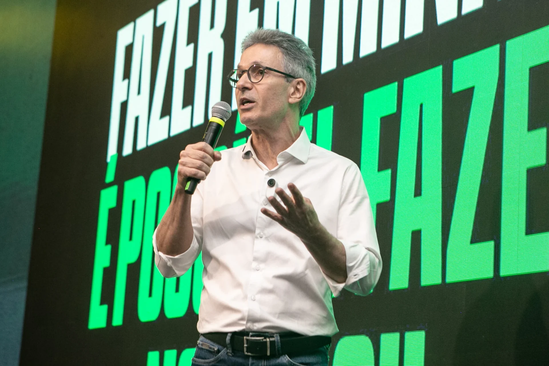 Zema diz que exigirá estudo só de homem no Bolsa Família