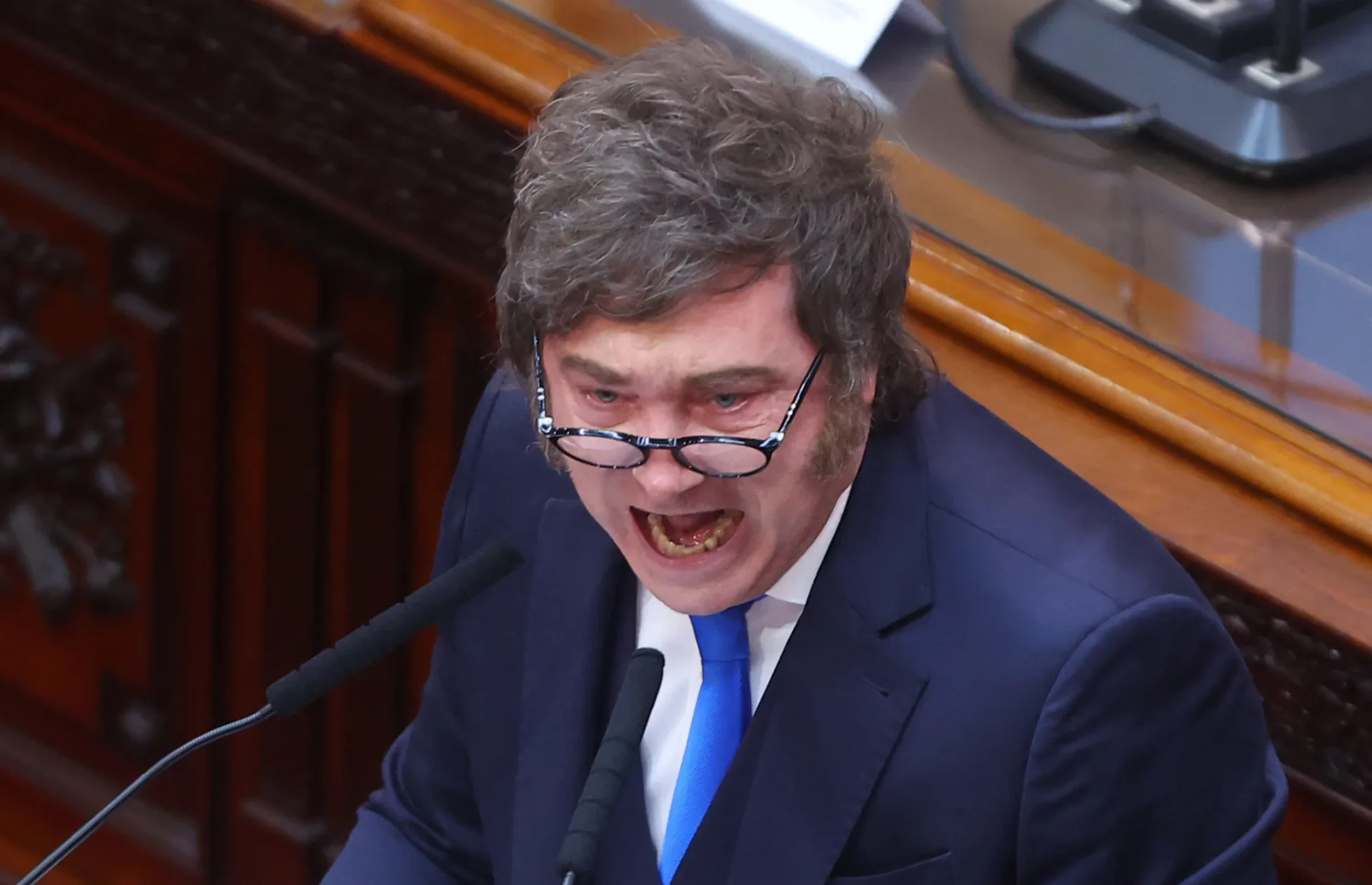 governo Milei privatiza hidrovia no rio Paraná