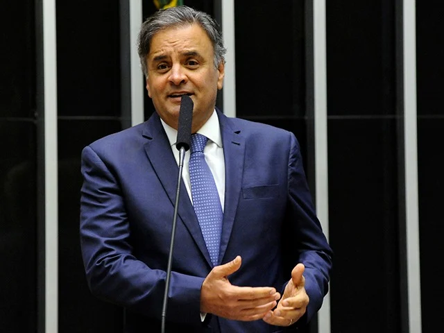Aécio desiste de disputar a Presidência