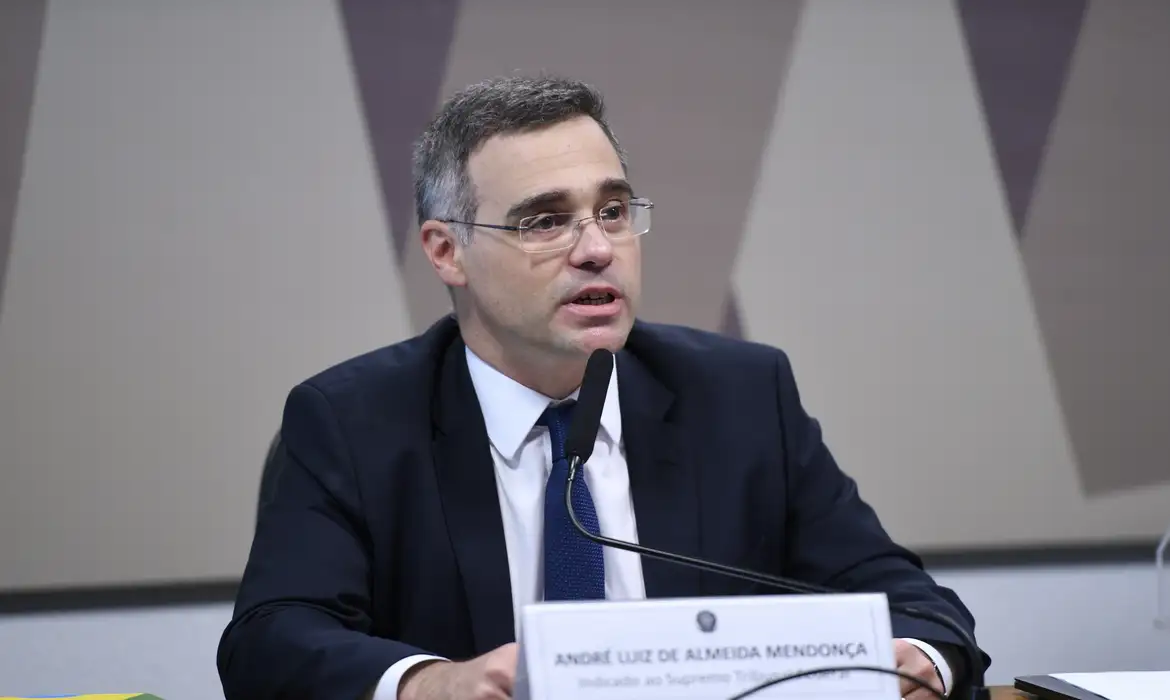 Antes do STF, André Mendonça travou embates na AGU