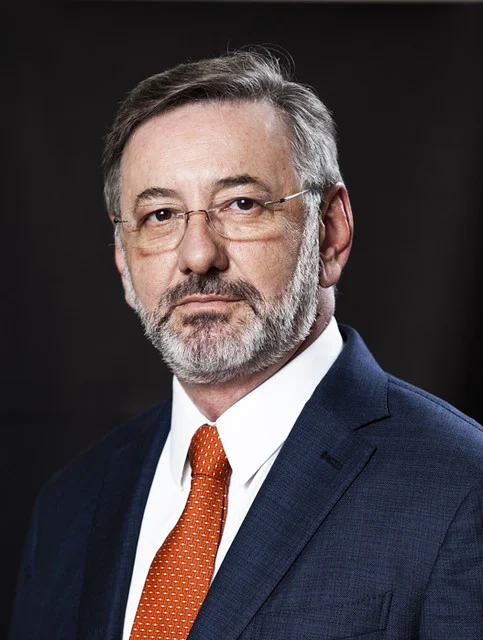 Brasil é vítima e não vai capitular, diz ministro