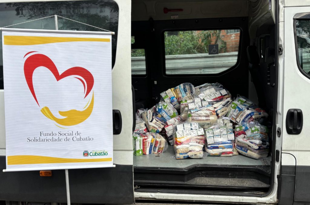 Fundo Social de Solidariedade de Cubatão entrega cestas de alimentos e agasalhos para famílias acompanhadas pelos CRAS