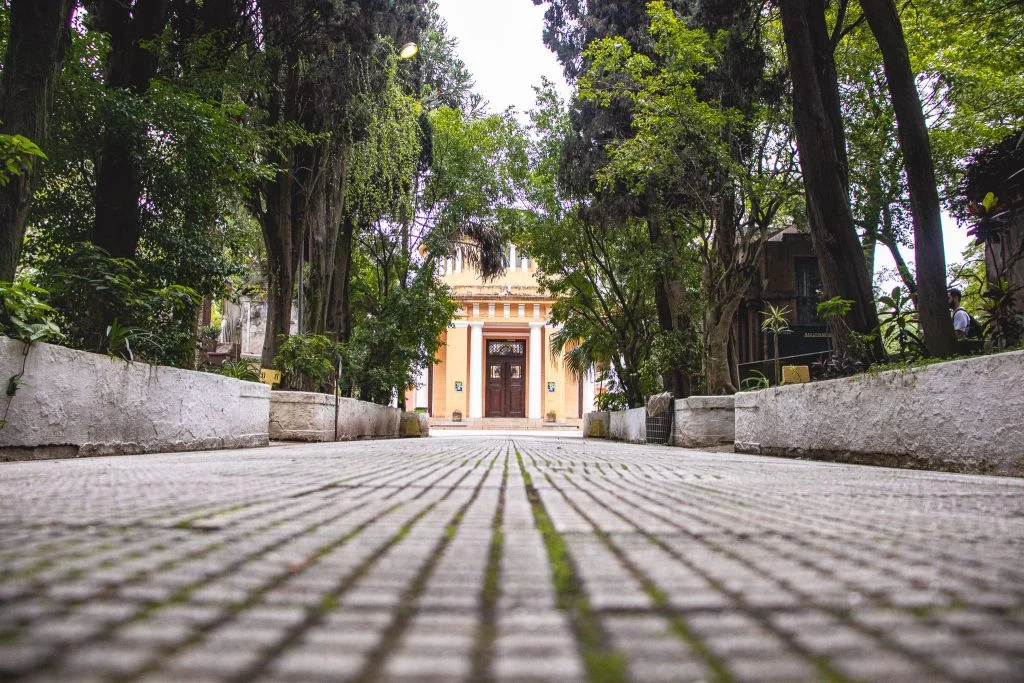 Curso conta a história de SP pelo Cemitério da Consolação