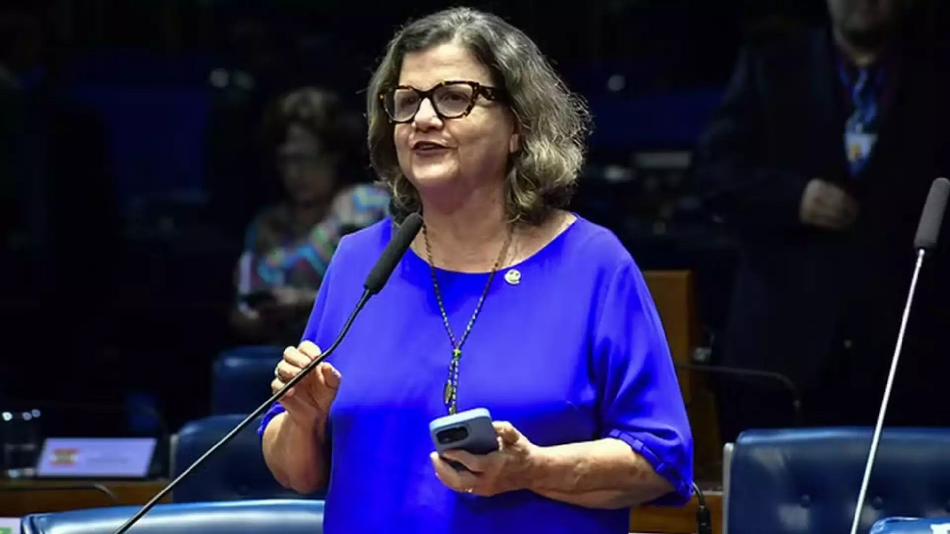Direita dá tiro no pé ao focar impeachment