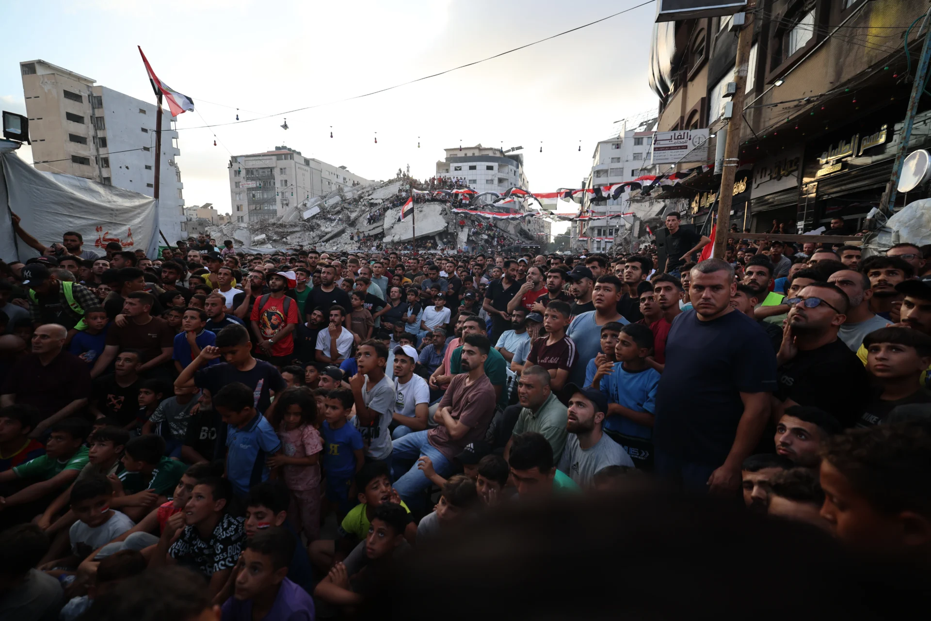 Entre escombros e morte, Copa se transforma em ato de resistência em Gaza