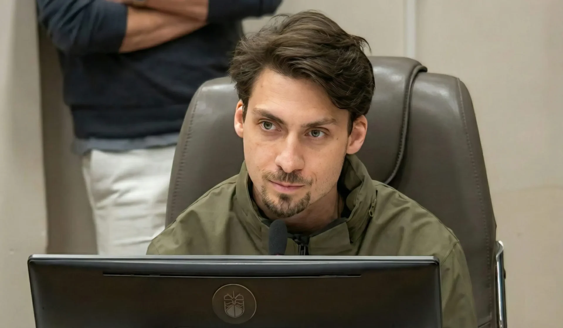 Filho de Bolsonaro pode perder vaga em comissão por faltas