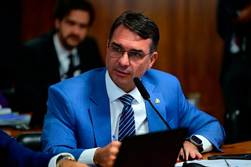 Flávio reforça ofensiva no Ceará antes de decisão sobre Ciro