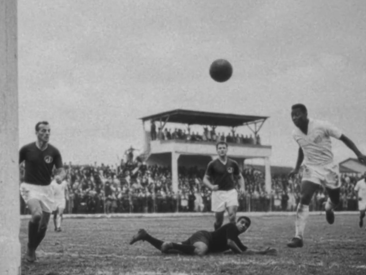 Gol mais famoso de Pelé e que nunca foi filmado é criado por IA; veja