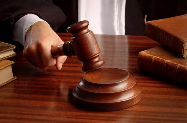 Homem descobre que não era pai de criança; ex é condenada a indenizá-lo em R$ 30 mil
