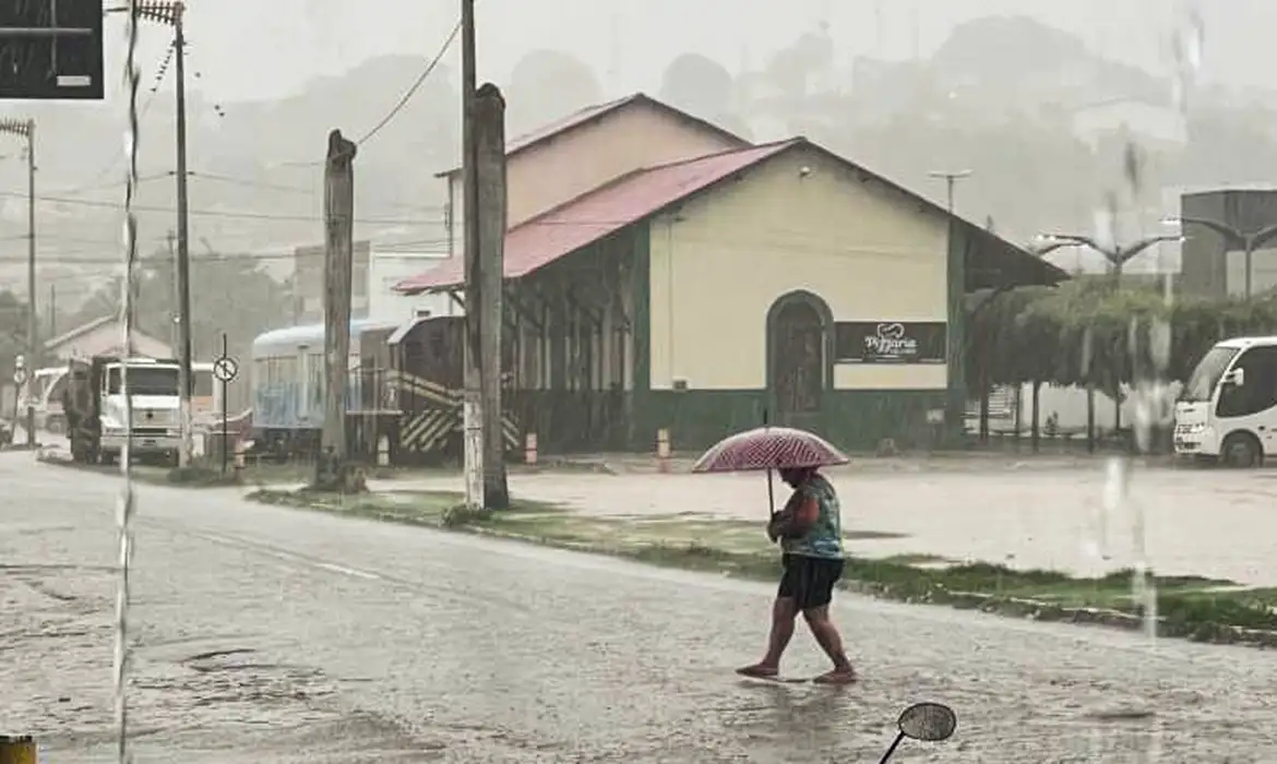 Inmet alerta para chuva intensa em cidades do Nordeste