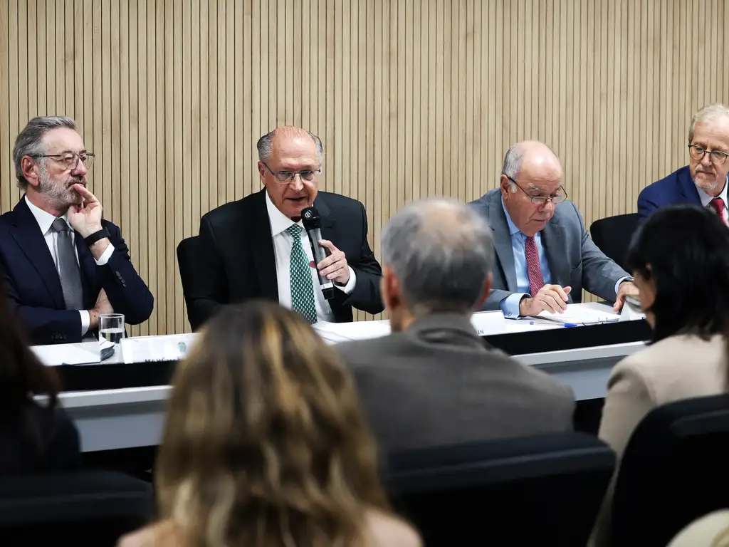 Ministros defendem Pix e chamam tarifaço de Trump de ilegítimo
