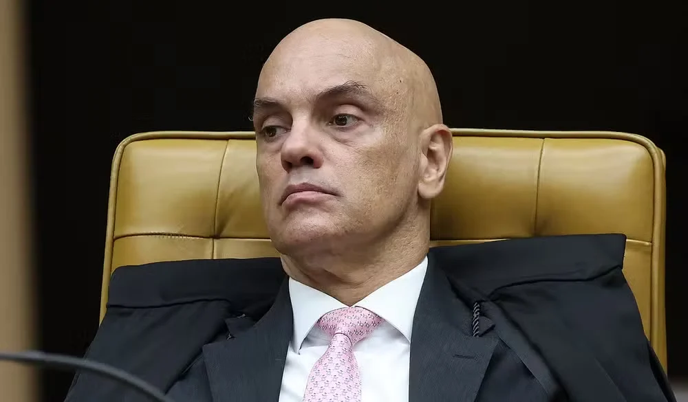 Moraes conclui que Bolsonaro sabia da divulgação da carta por Flávio nas redes