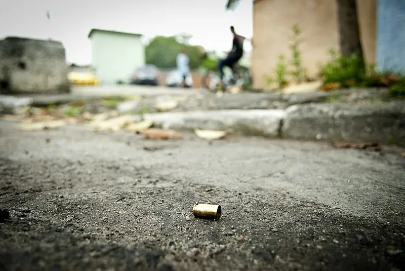 Mortes violentas no Brasil caem 8,4% em 2025 e chegam ao menor patamar em 14 anos