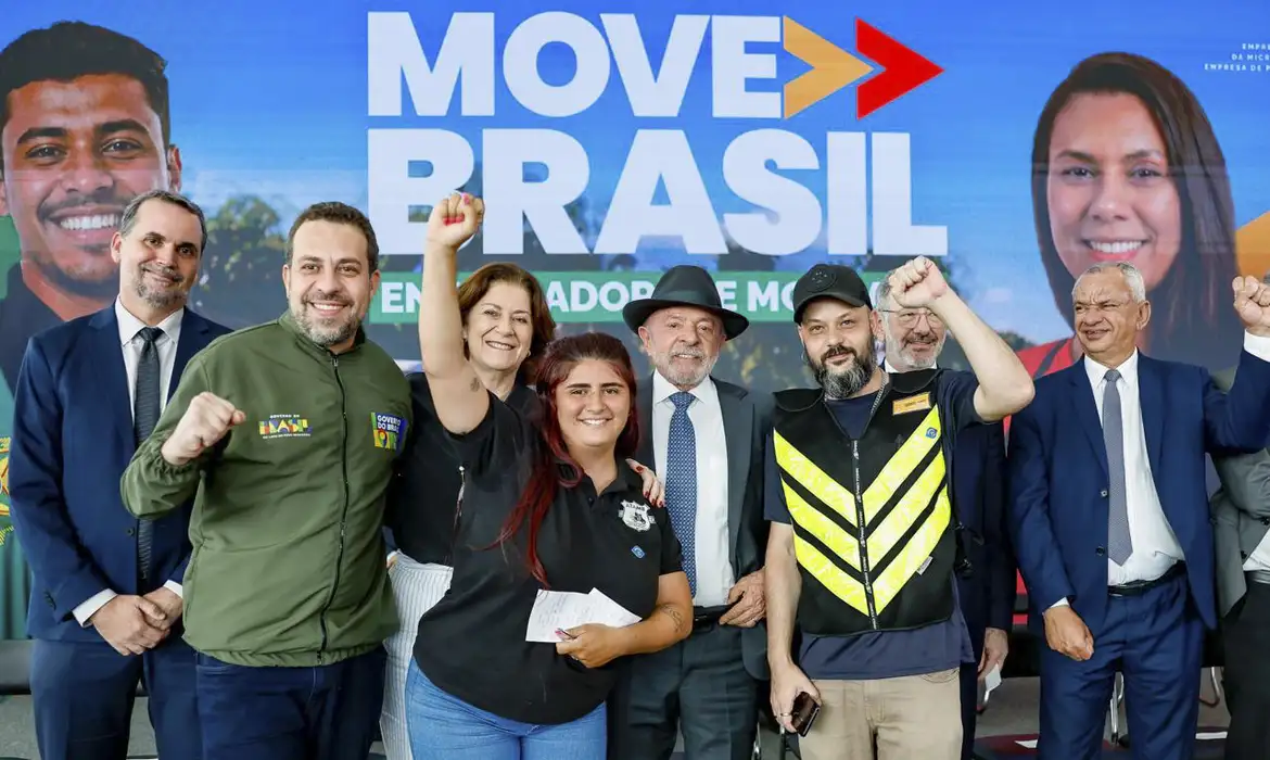 Move Brasil: veja como funciona o crédito para motos de entregadores