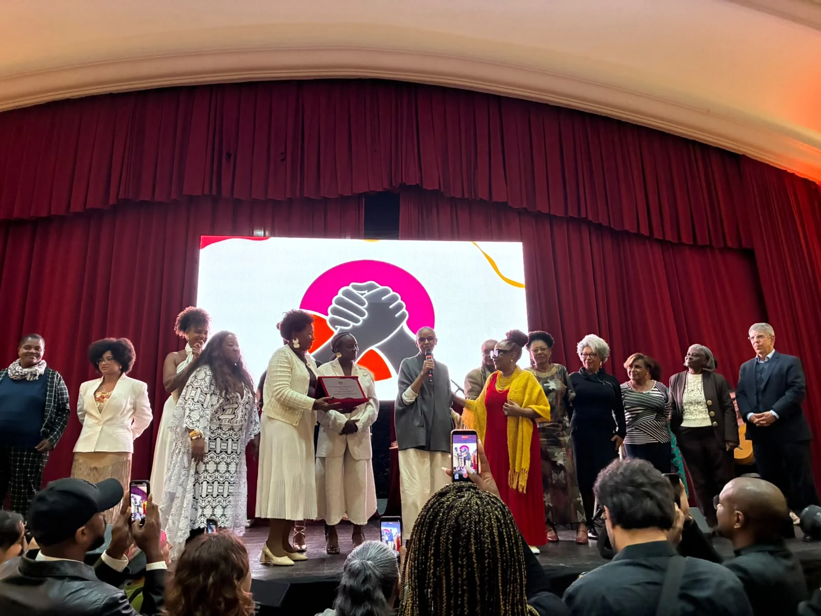 Mulheres Pretas no Poder reúne lideranças negras em noite de homenagens
