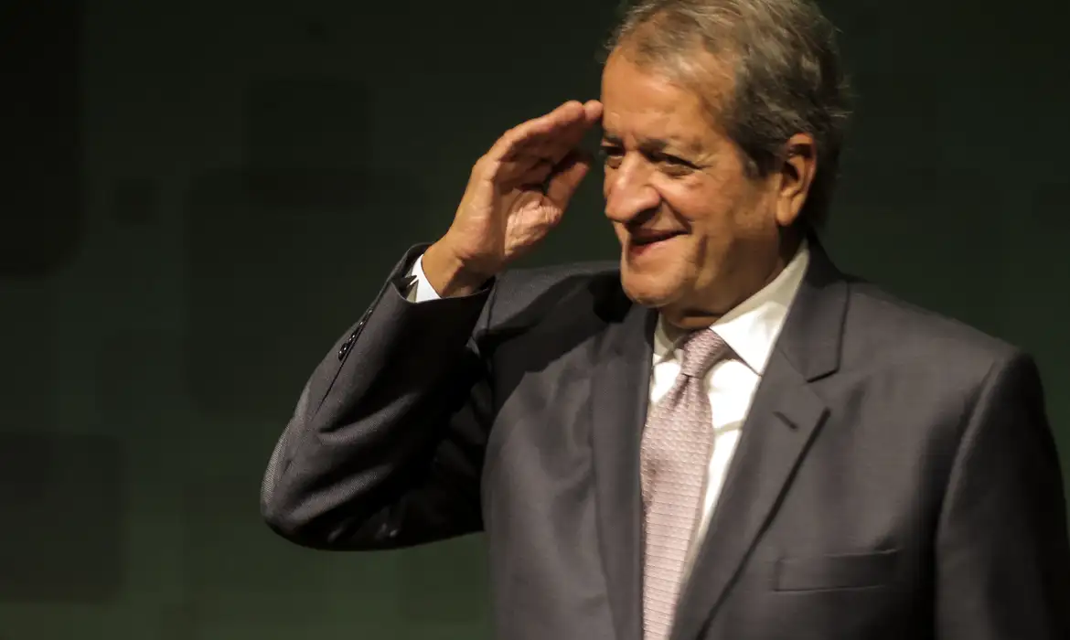 PF diz que Valdemar desviou R$ 119 mi em emendas, e Dino bloqueia bens de dirigente do PL