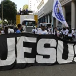 Pesquisa mostra evangélicos mais à direita que católicos