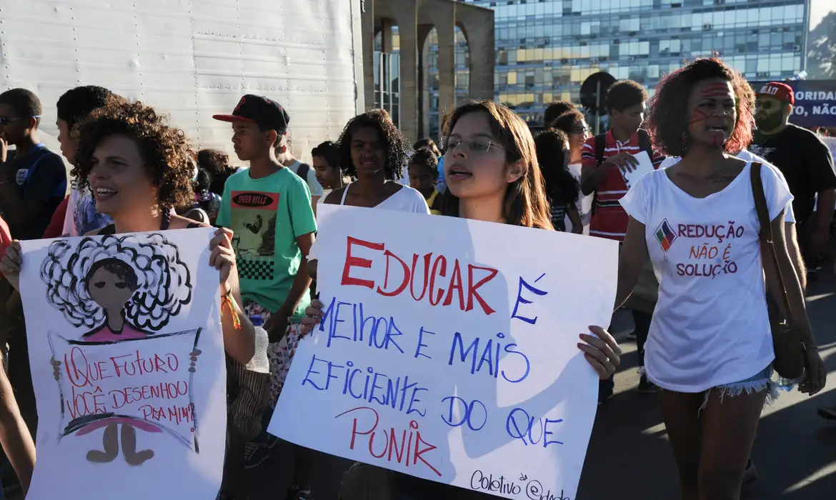 Relator propõe redução da maioridade para crimes hediondos