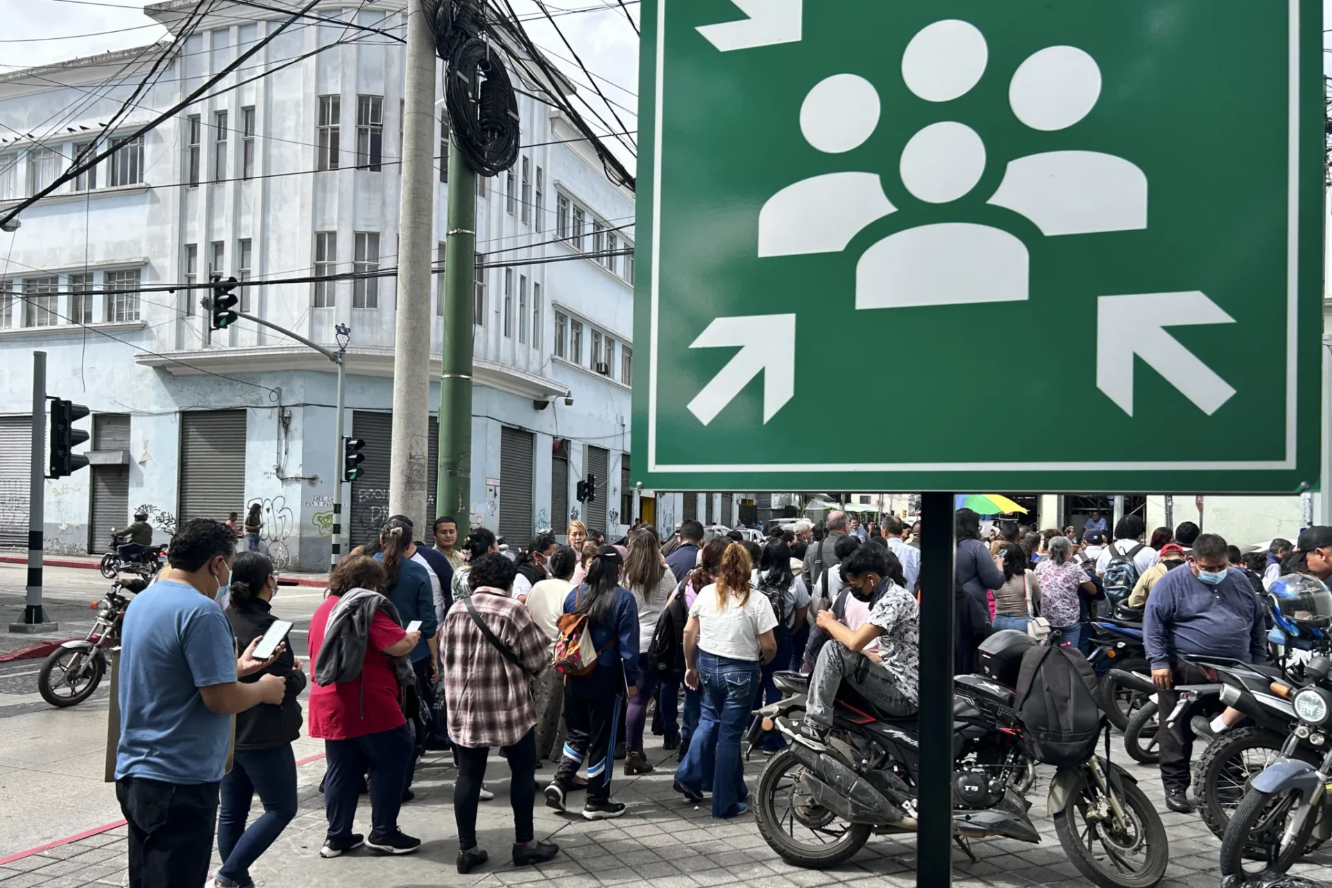 Terremoto de magnitude 7,3 atinge costa do México e aciona alerta