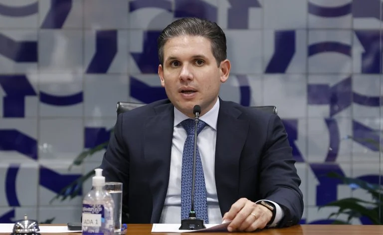 decisão de Dino é ‘indevida intervenção judicial’