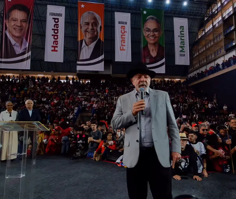 ‘Não venham de fora meter o dedo nas nossas eleições’, diz Lula em convenção do PT em SP
